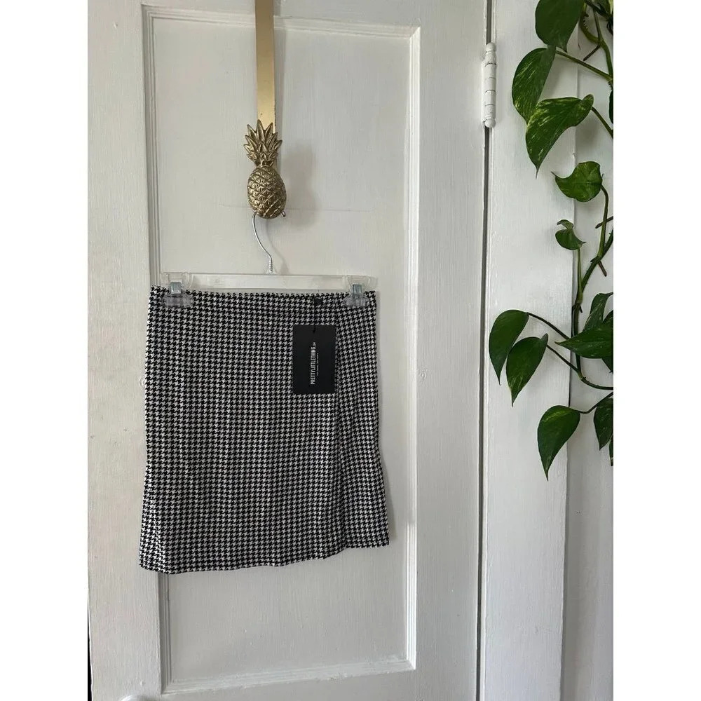 PrettyLittleThing Women’s size 6 Houndstooth Skirt